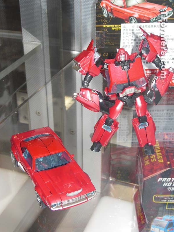 Sdcc 2012 Toys R Us Transformers Generations Asia Exclusive Cliffjumper  (10 of 141)
